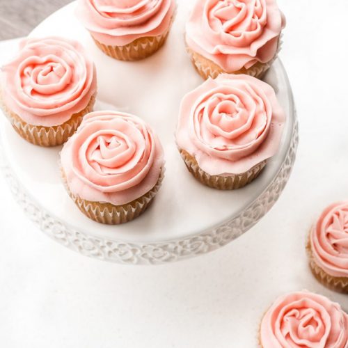 mothers-day-vanilla-cupcakes-with-rose-petal-buttercream-icing-9-1024x771